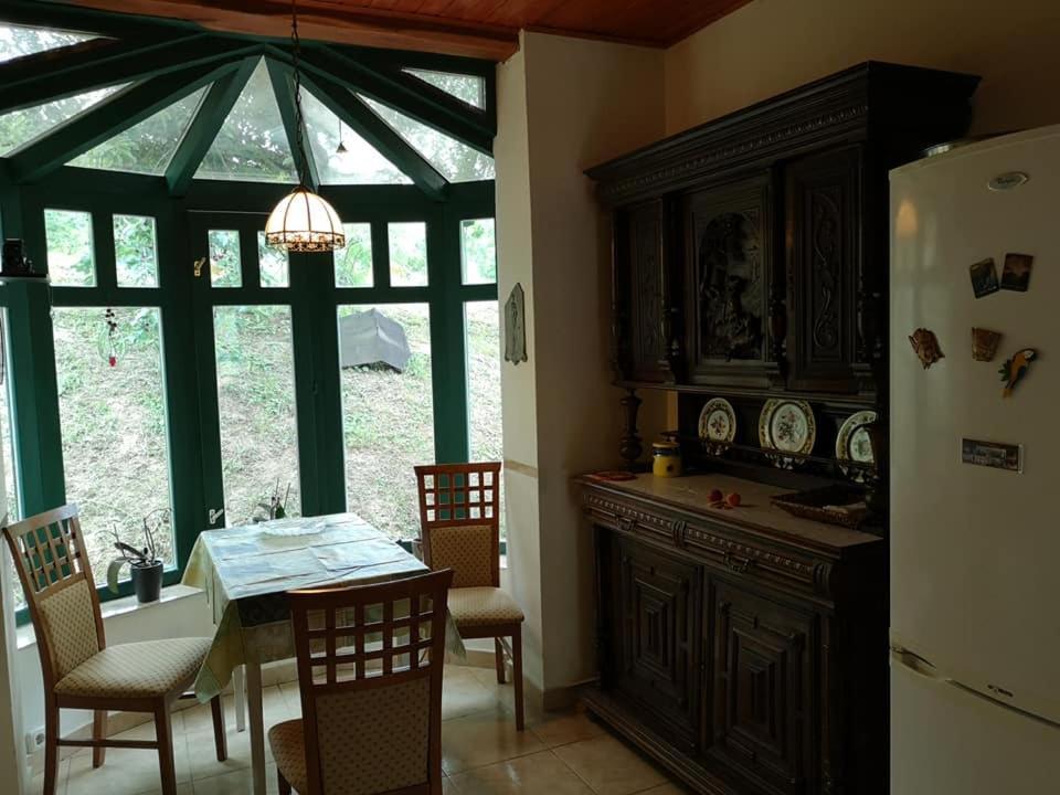 Nyugalomsziget Villa Kotcse ภายนอก รูปภาพ