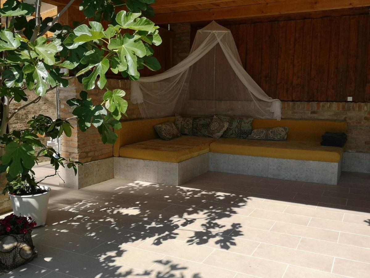 Nyugalomsziget Villa Kotcse ภายนอก รูปภาพ
